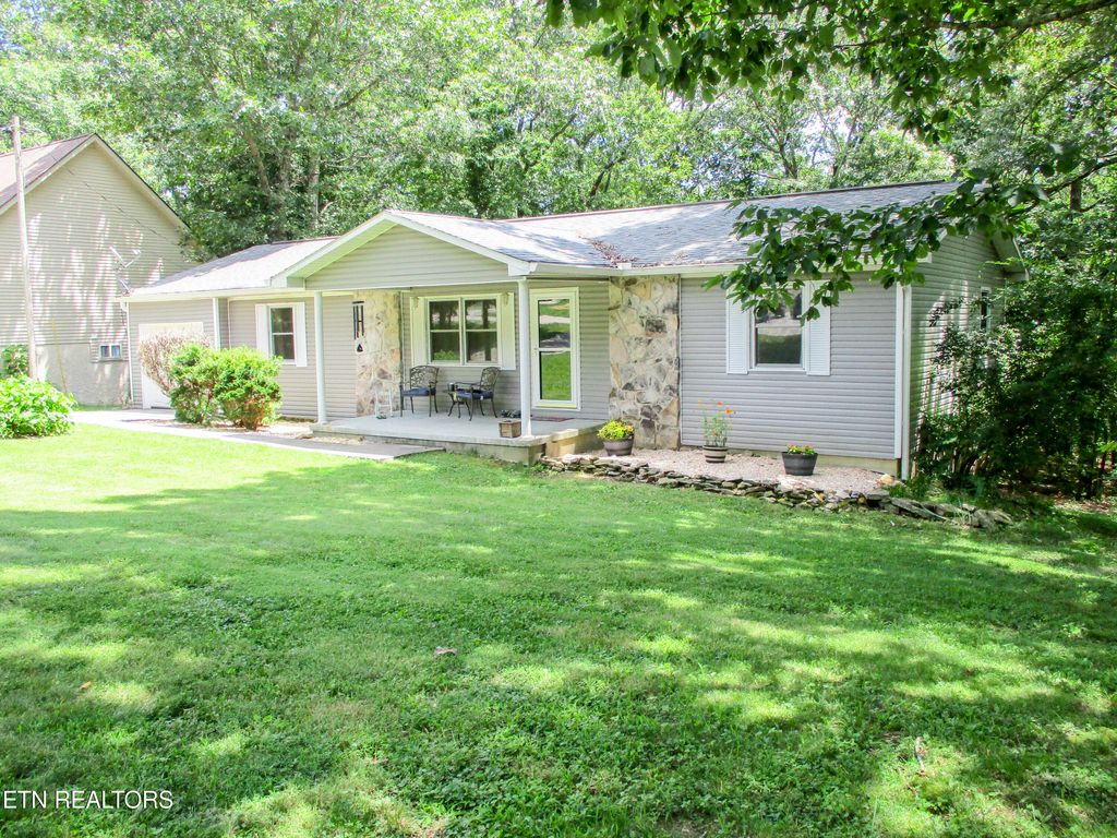 Photo of 312 Lakeview Drive, Crossville, TN 38558 (MLS # 1271761)