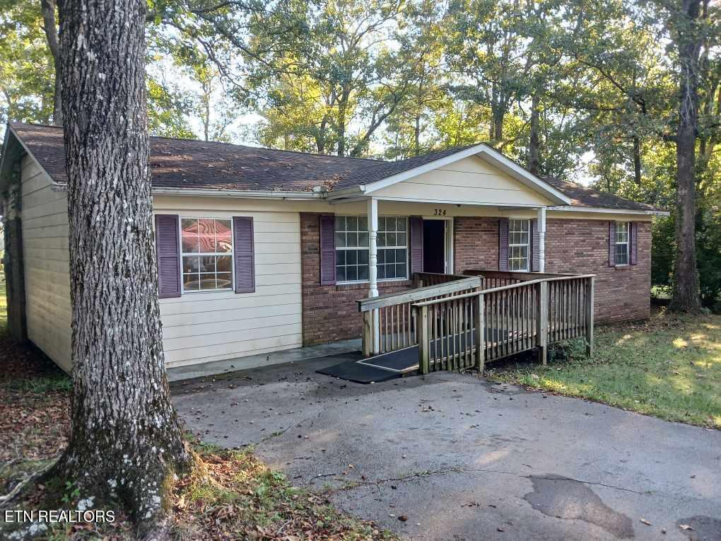 Photo of 324 Oak Hill Drive, Crossville, TN 38572 (MLS # 1356046)