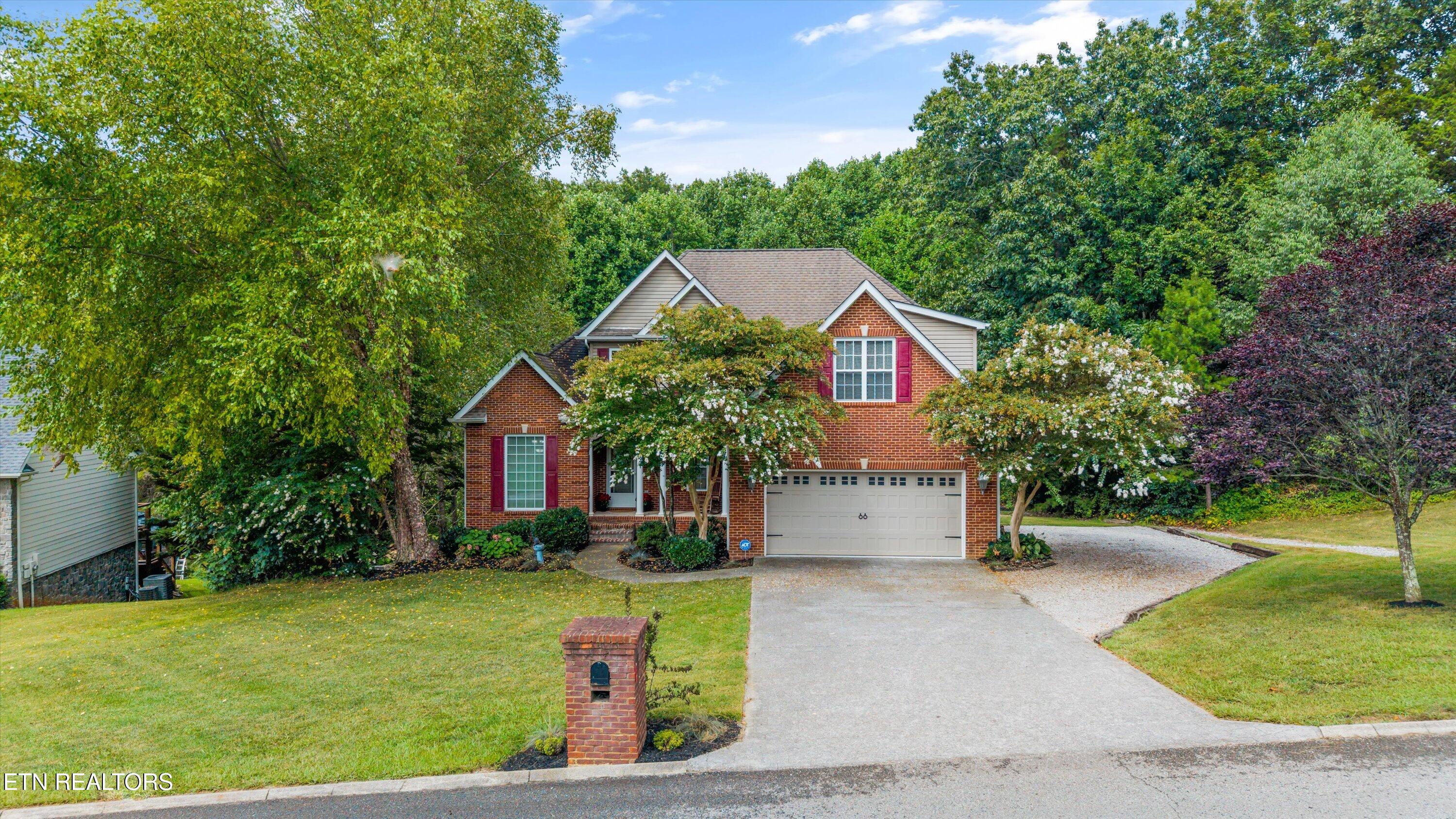 8127 Campbells Point Rd