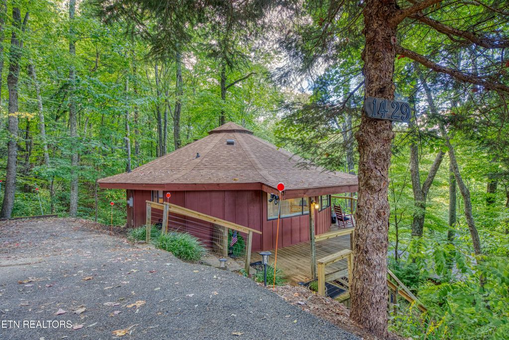 Photo of 1429 Zurich Rd, Gatlinburg, TN 37738 (MLS # 1318879)