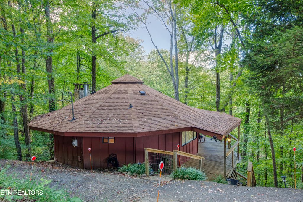 Photo of 1429 Zurich Rd, Gatlinburg, TN 37738 (MLS # 1318879)