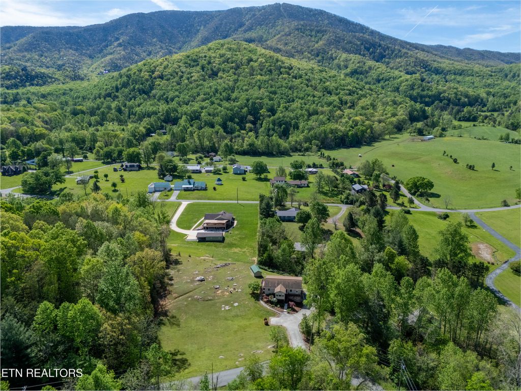 Photo of 3375 Spring View Drive, Sevierville, TN 37862 (MLS # 1333810)