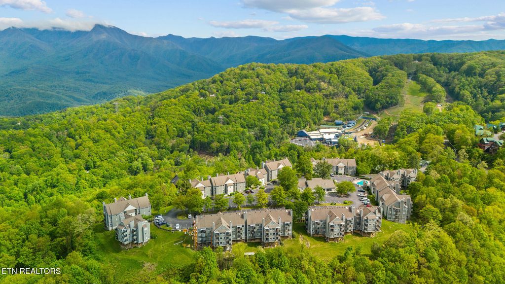 Photo of 1260 Ski View Drive #3105, Gatlinburg, TN 37738 (MLS # 1300263)
