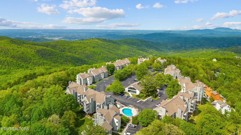 Photo of 1260 Ski View Drive #3105, Gatlinburg, TN 37738 (MLS # 1300263)