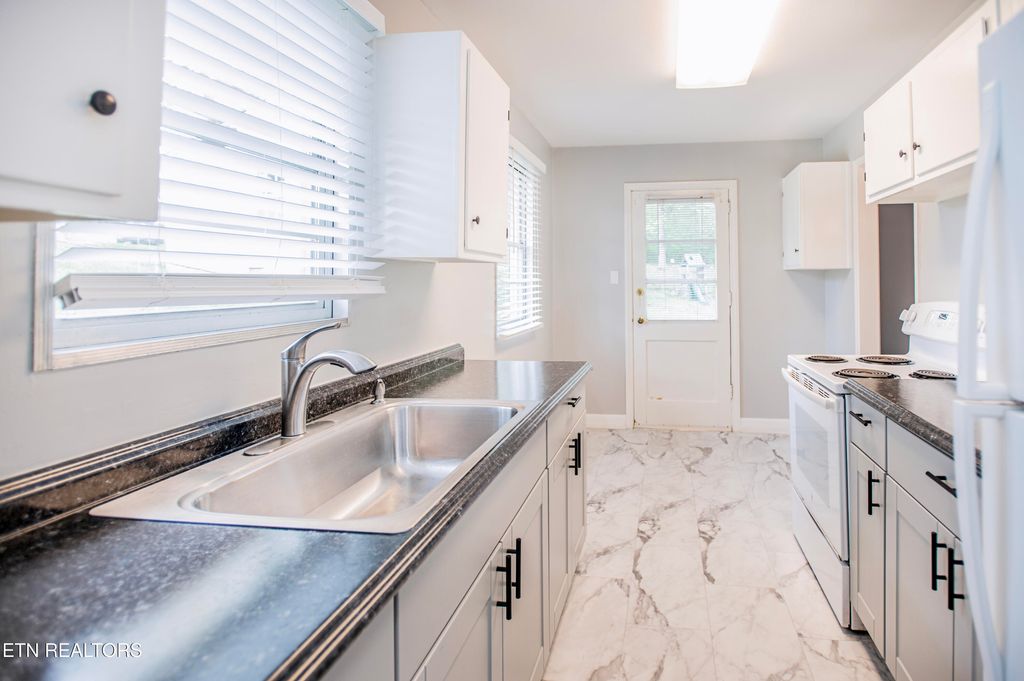 Photo of 112 Andover Circle, Oak Ridge, TN 37830 (MLS # 1334803)