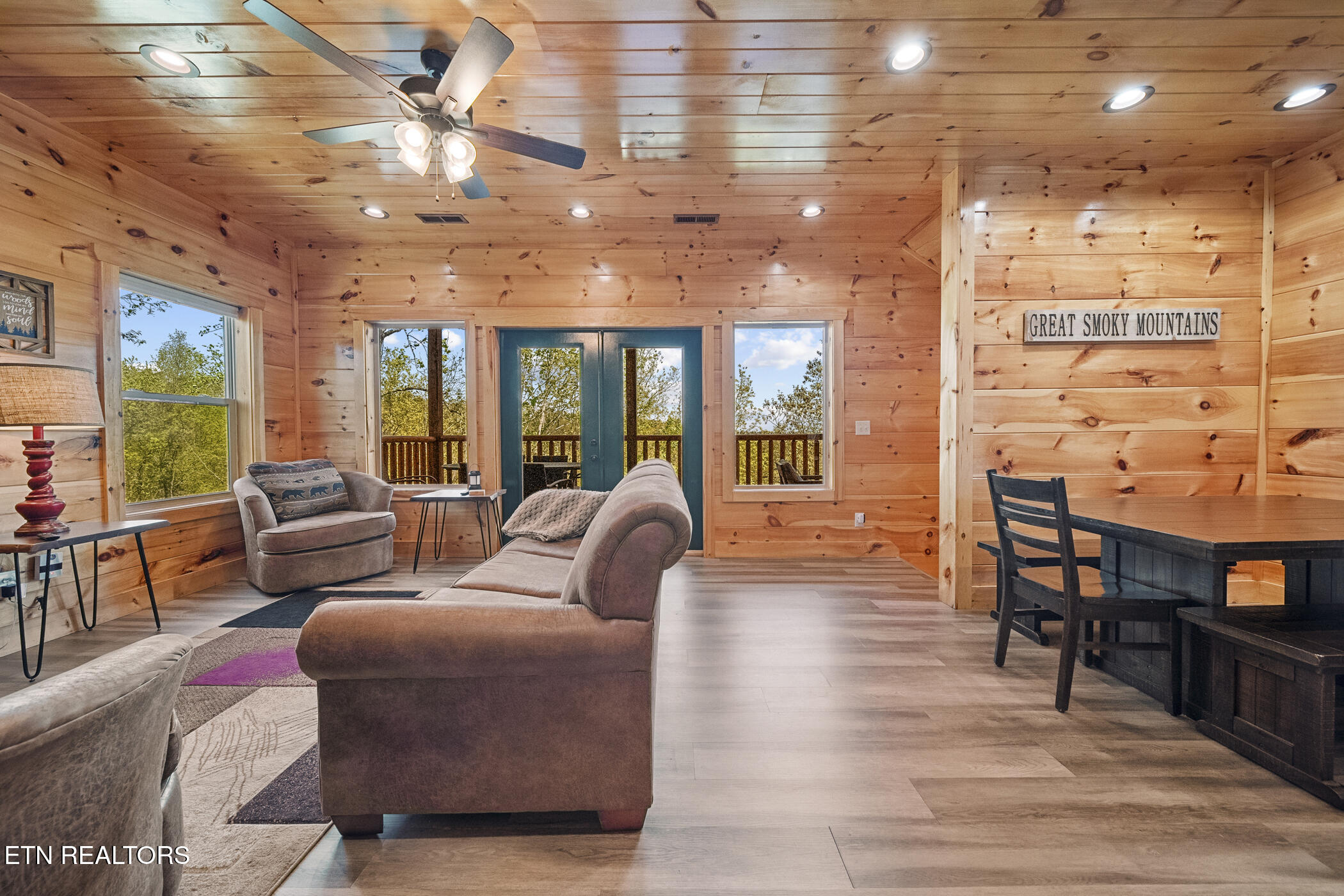 1106 N Trail Drive