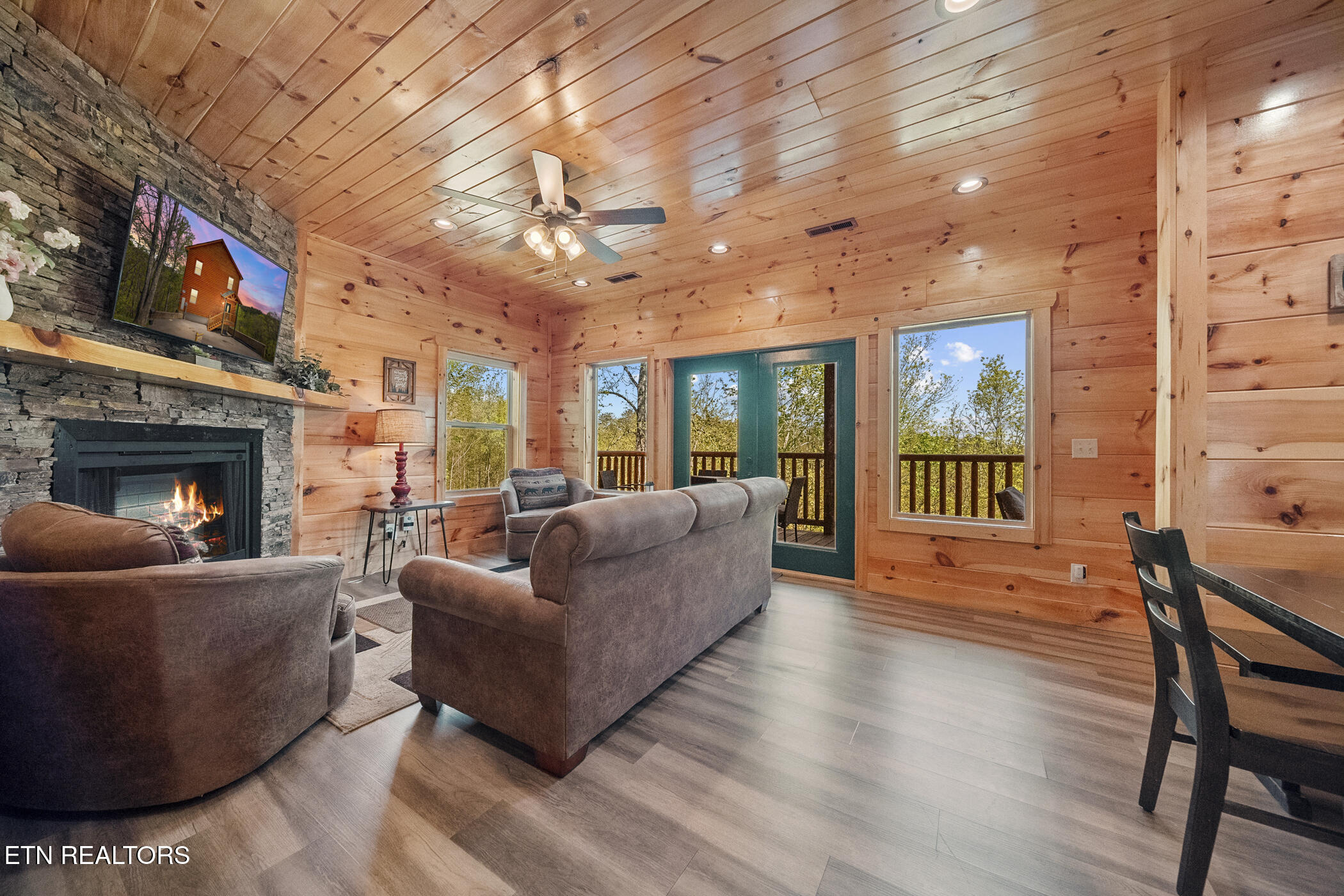 1106 N Trail Drive
