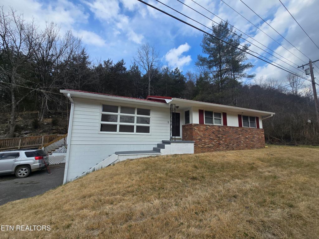 Photo of 168 Tomlinson Rd, Pennington Gap, VA 24277 (MLS # 1331573)