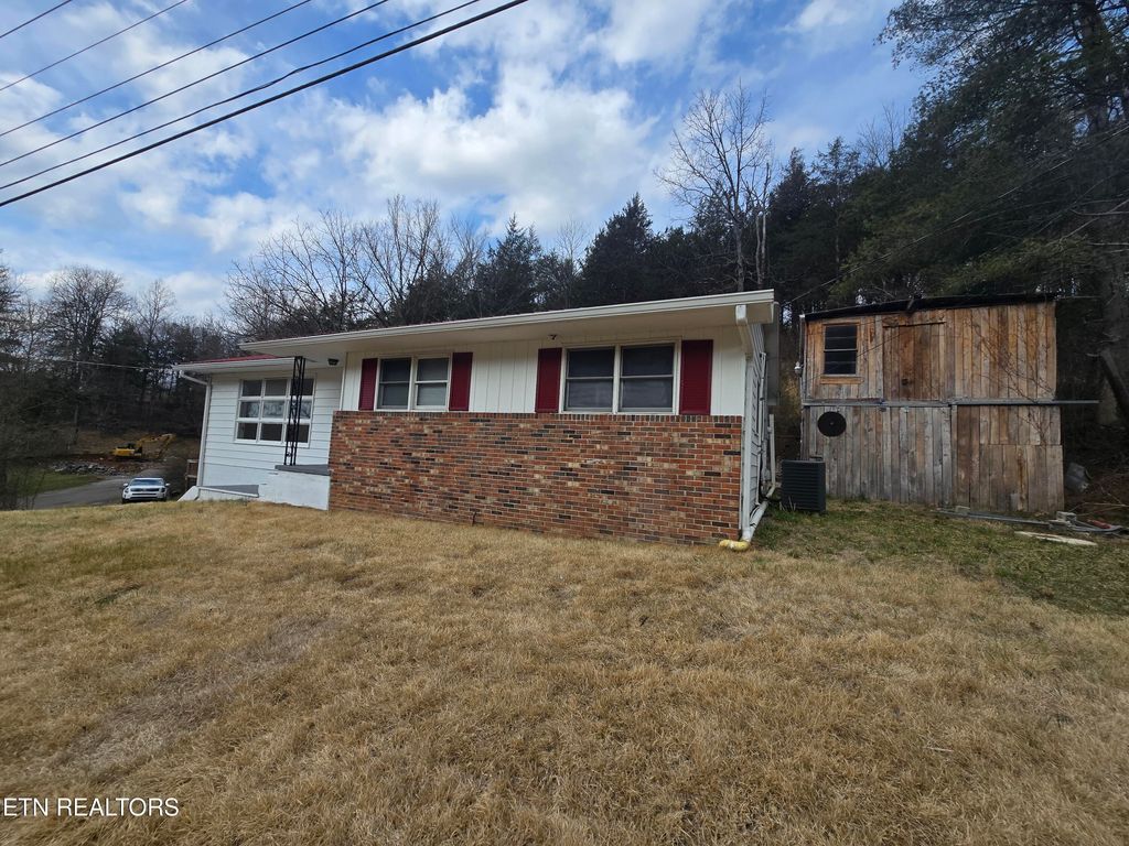 Photo of 168 Tomlinson Rd, Pennington Gap, VA 24277 (MLS # 1331573)