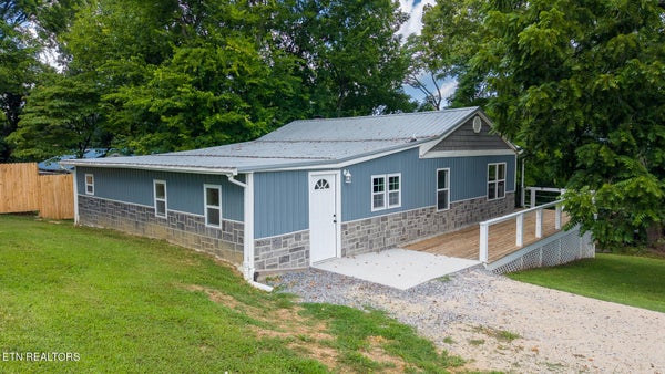 305 AUGUSTA AVE, MARYVILLE, TN 37804 - Image ef143a72e69cfdff5bfc983ff39f017e/2993304136