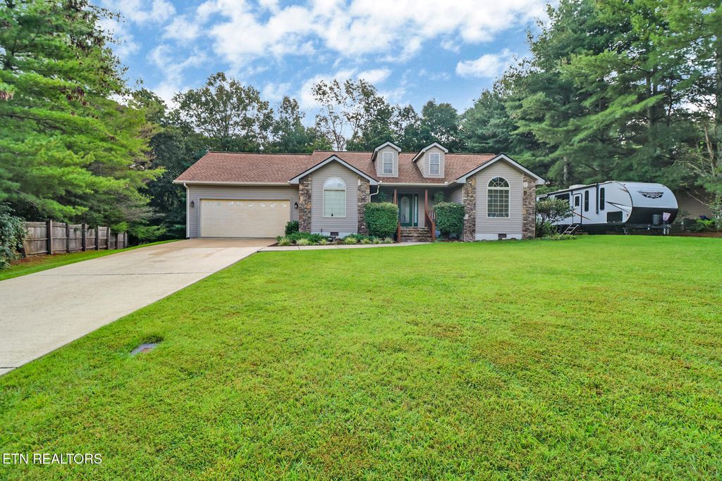 Photo of 422 Pine Grove Rd, Crossville, TN 38571 (MLS # 1314241)