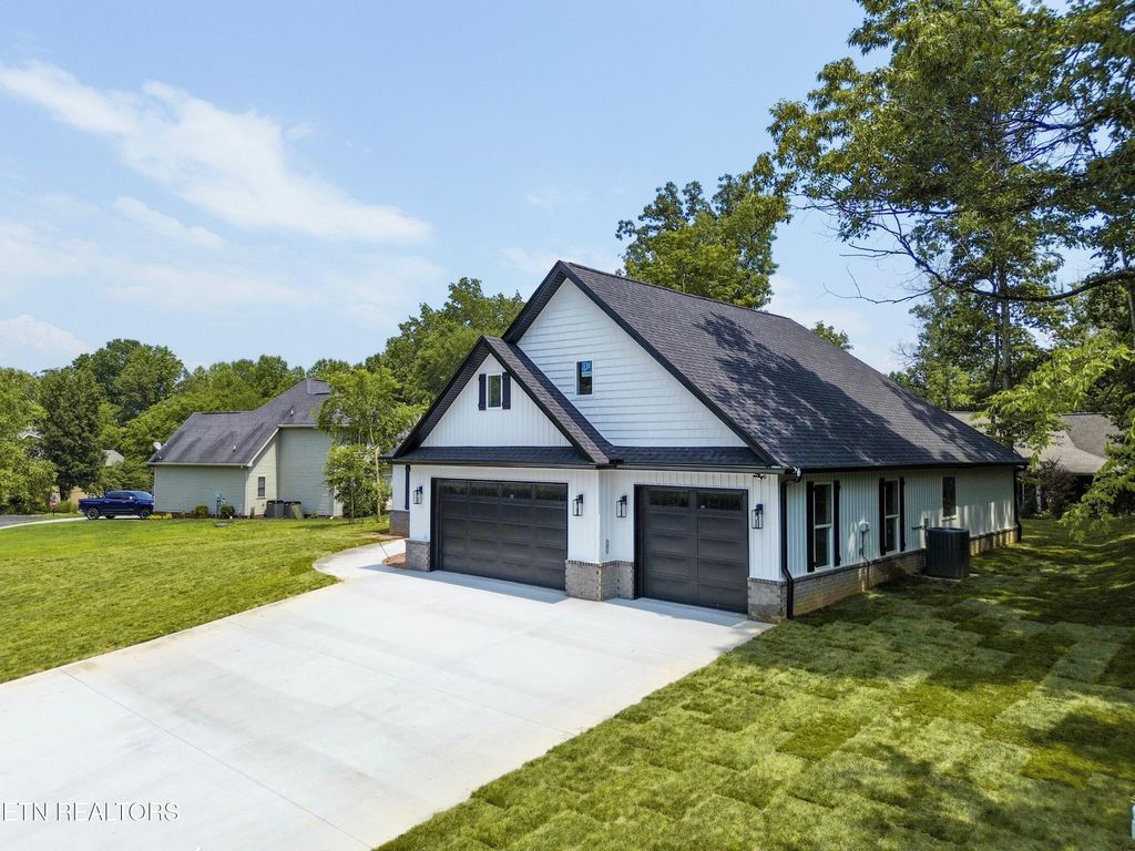 Photo of 409 Goweli Tr, Vonore, TN 37885 (MLS # 1295108)