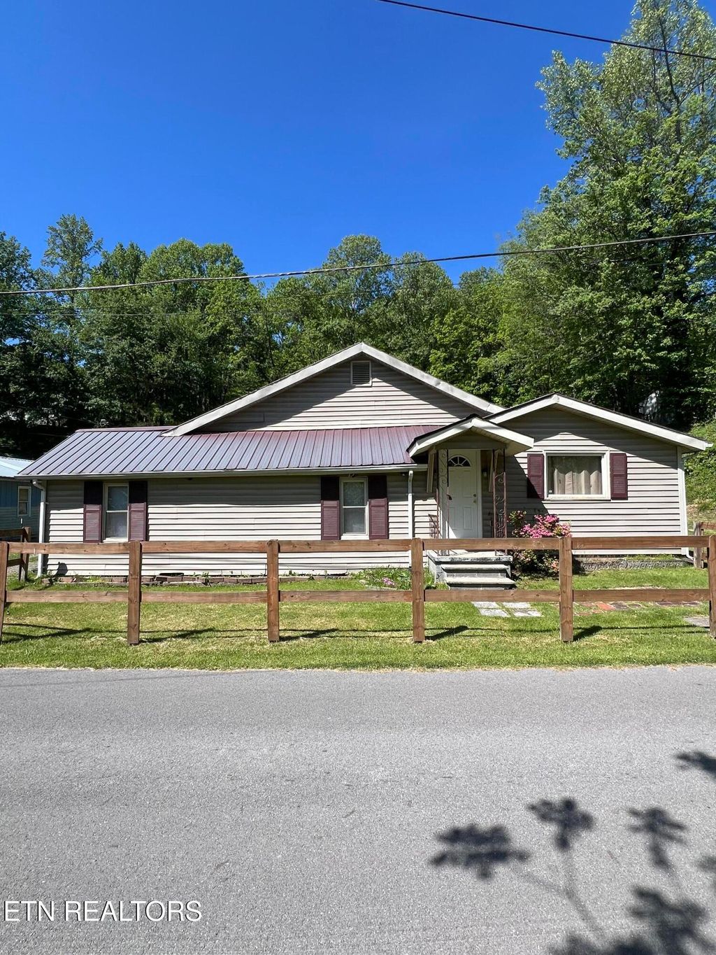 Photo of 123 Cawood Lane, Middlesboro, KY 40965 (MLS # 1340557)