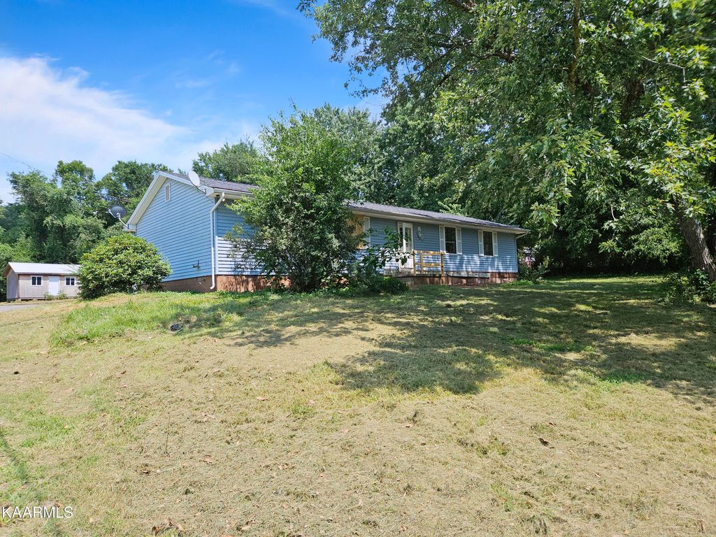 Photo of 1013 N Trigonia Rd, Greenback, TN 37742 (MLS # 1233537)