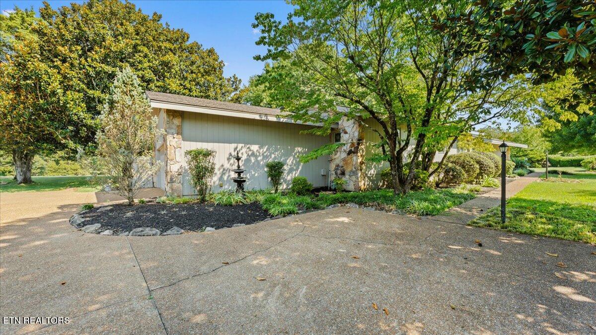 12101 N Fox Den Drive