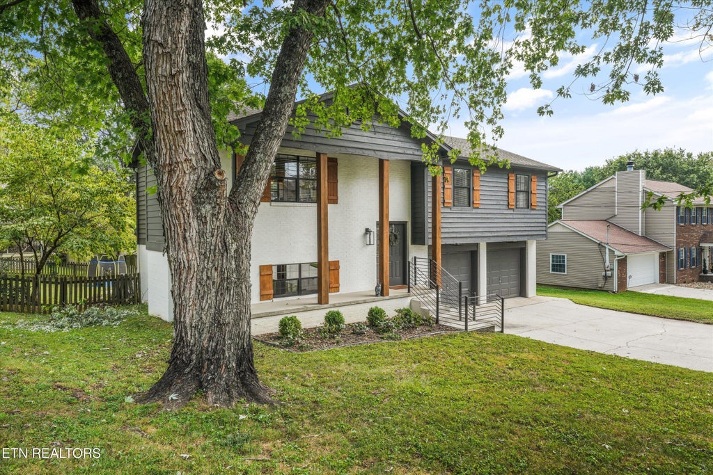 Photo of 1720 Wickersham Drive, Knoxville, TN 37922 (MLS # 1356330)