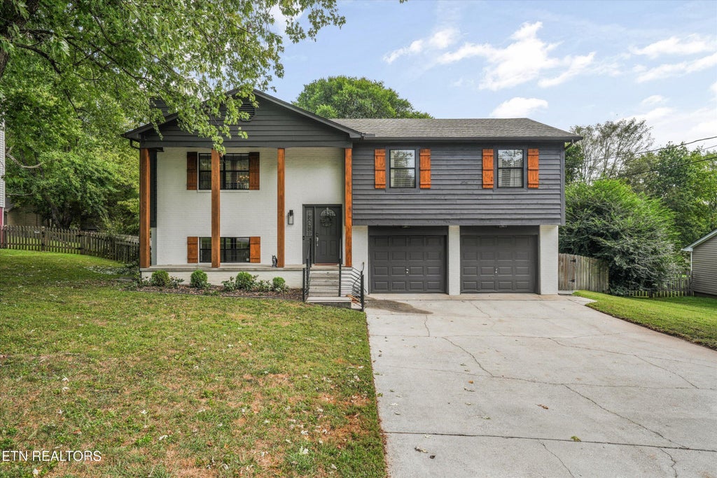 Photo of 1720 Wickersham Drive, Knoxville, TN 37922 (MLS # 1356330)