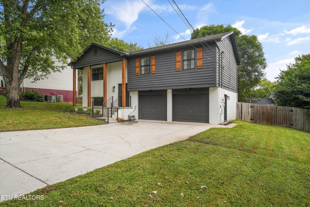 Photo of 1720 Wickersham Drive, Knoxville, TN 37922 (MLS # 1356330)