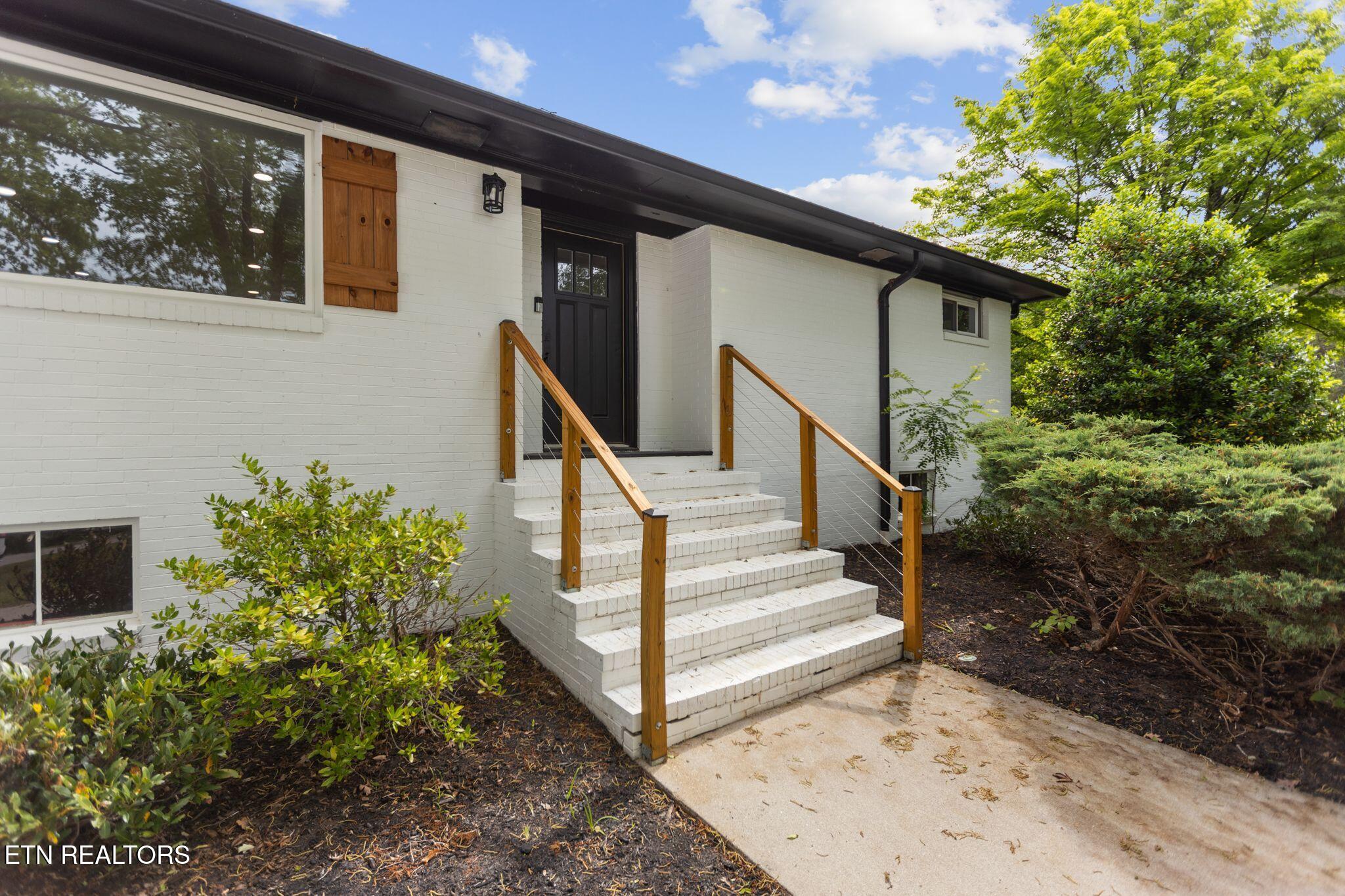 7204 Fairlane Rd
