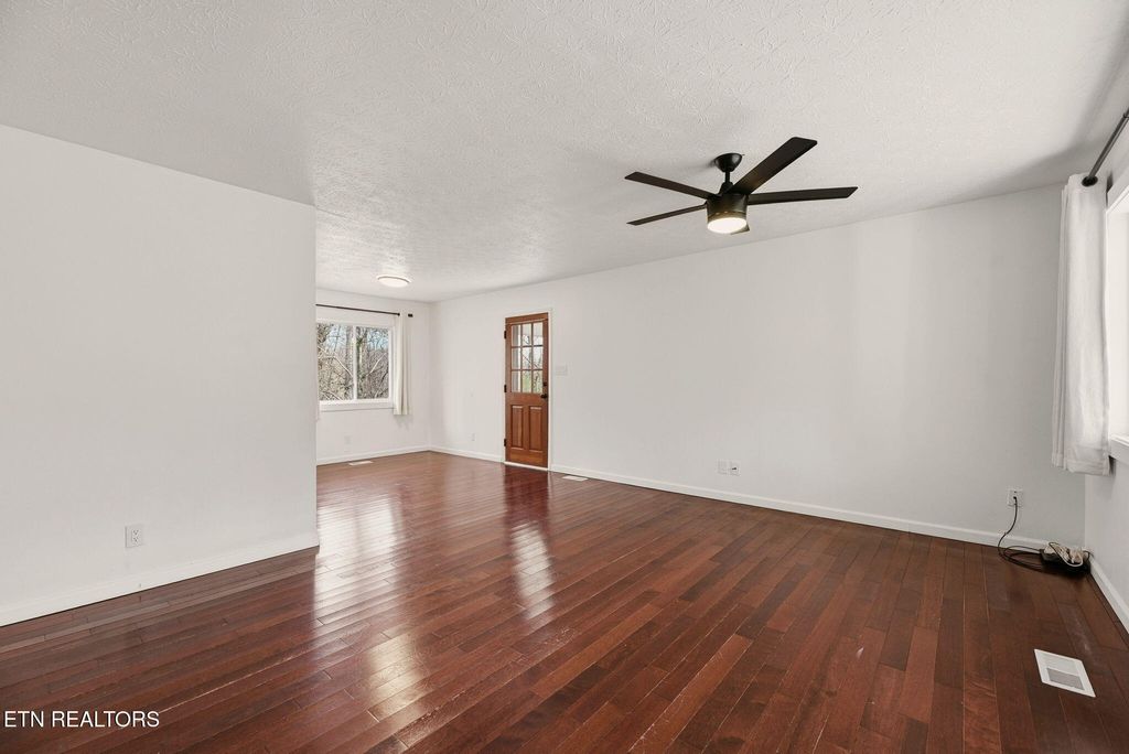 Photo of 435 Sherwood Estates Circle, Clinton, TN 37716 (MLS # 1327189)