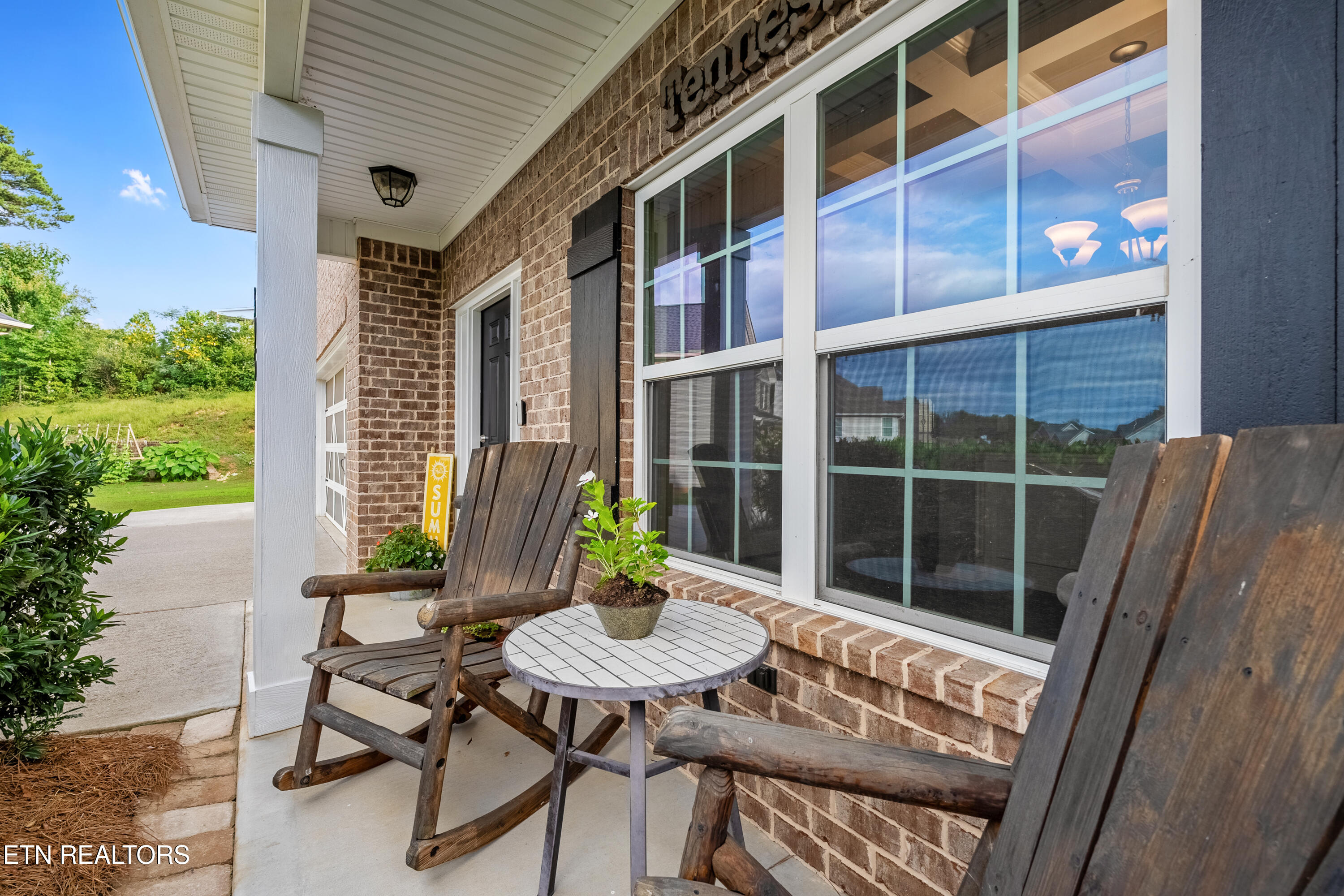 595 W Glenbrook Drive