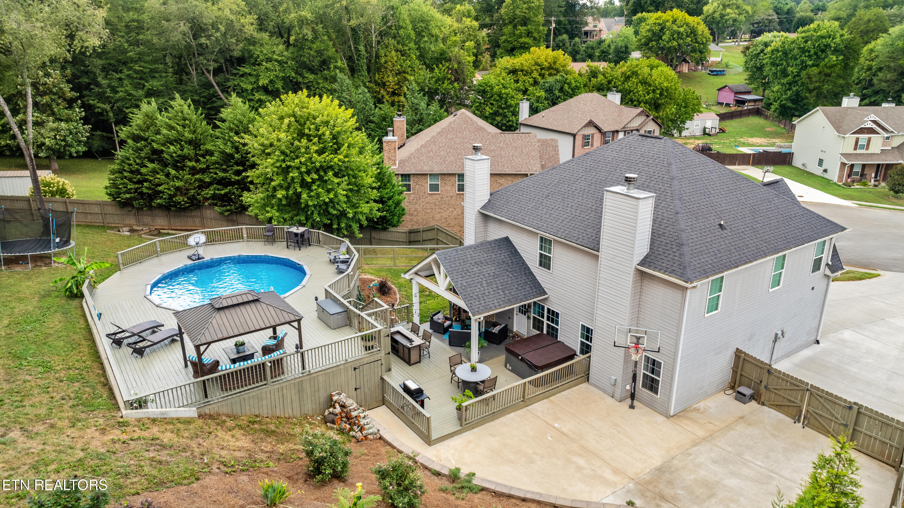 595 W Glenbrook Drive