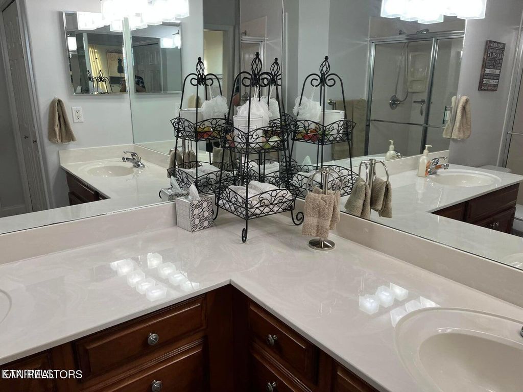 Photo of 565 Rarity Bay Pkwy #APT 302, Vonore, TN 37885 (MLS # 1329209)