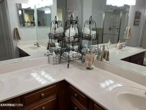 Photo of 565 Rarity Bay Pkwy #APT 302, Vonore, TN 37885 (MLS # 1329209)