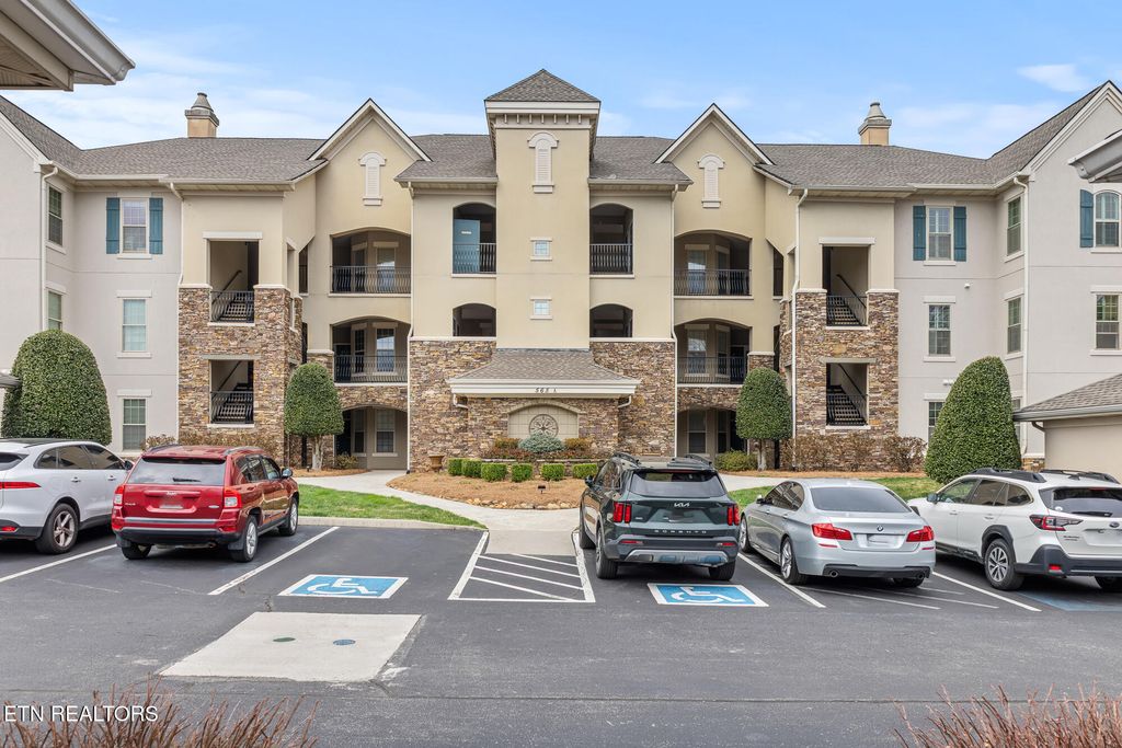 Photo of 565 Rarity Bay Pkwy #APT 302, Vonore, TN 37885 (MLS # 1329209)