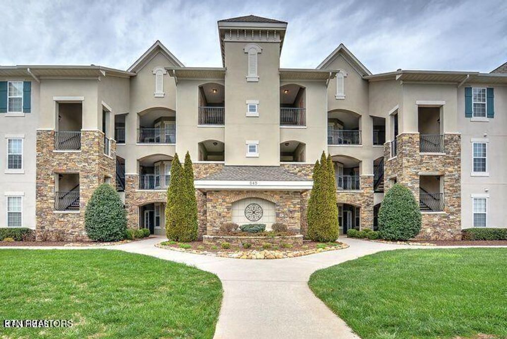 Photo of 565 Rarity Bay Pkwy #APT 302, Vonore, TN 37885 (MLS # 1329209)