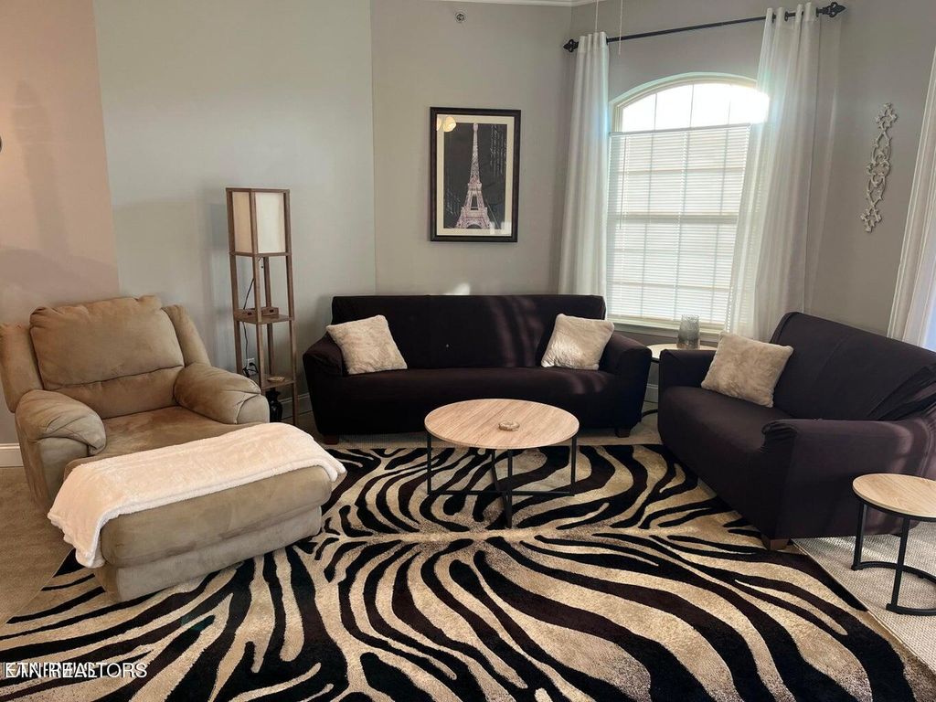 Photo of 565 Rarity Bay Pkwy #APT 302, Vonore, TN 37885 (MLS # 1329209)