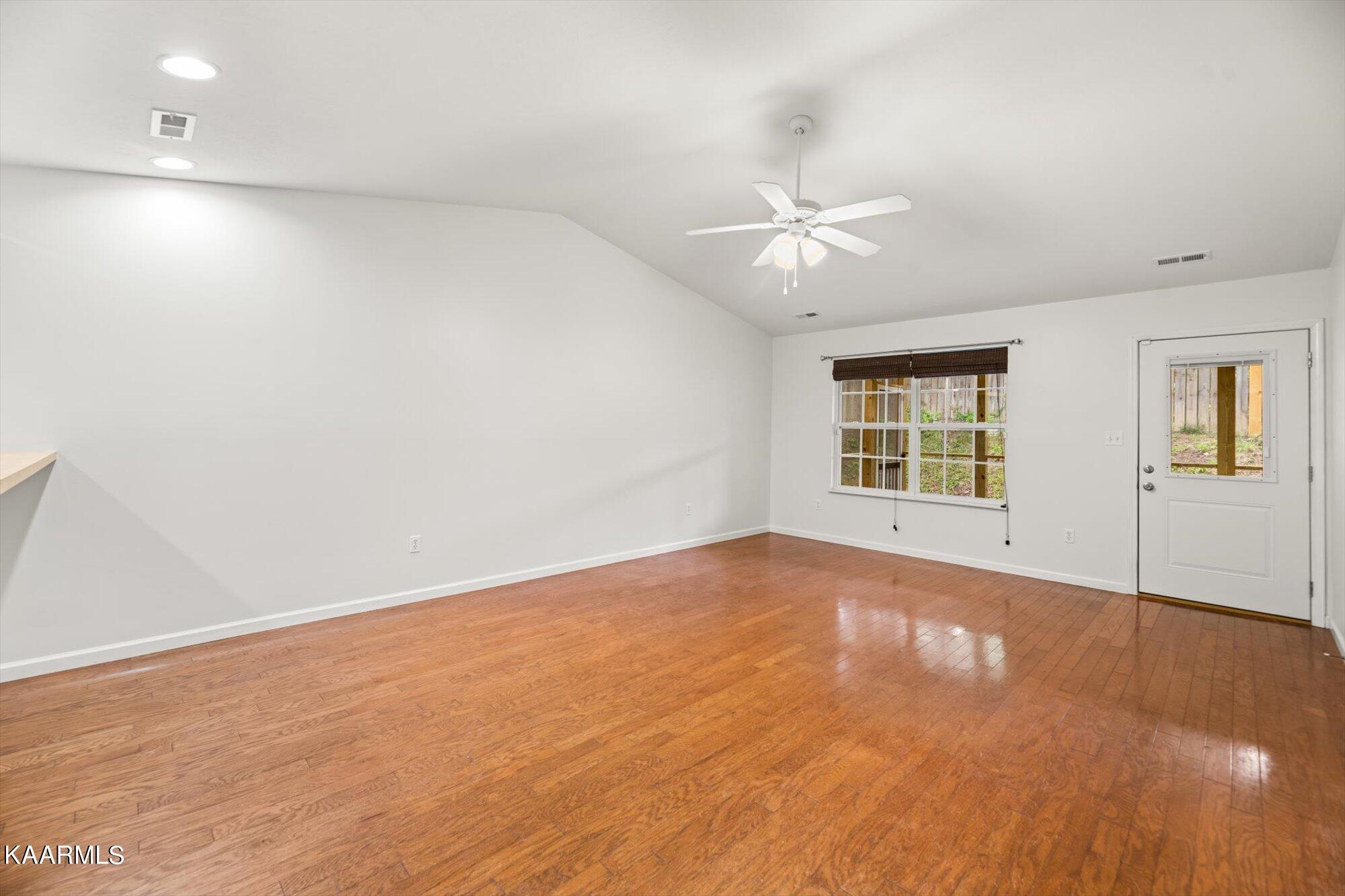 3373 Cummins Lane