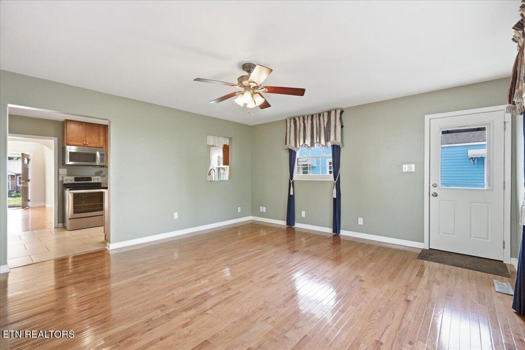 Photo of 2445 Kennington Rd, Knoxville, TN 37917 (MLS # 1335413)