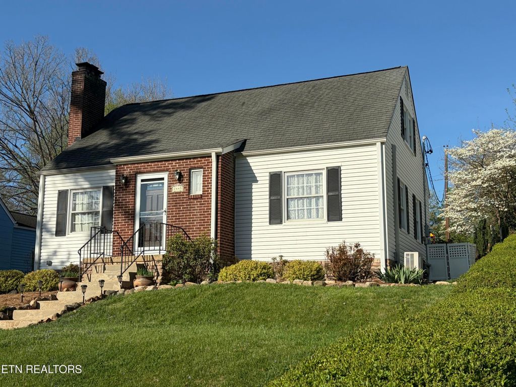 Photo of 2445 Kennington Rd, Knoxville, TN 37917 (MLS # 1335413)