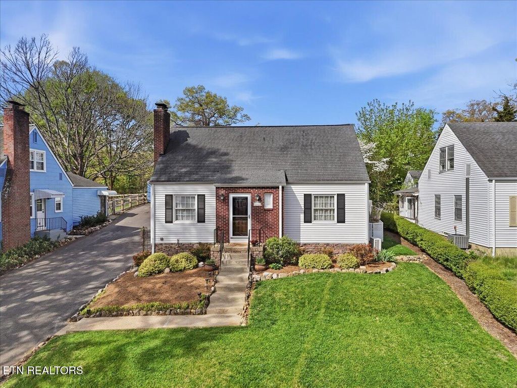 Photo of 2445 Kennington Rd, Knoxville, TN 37917 (MLS # 1335413)