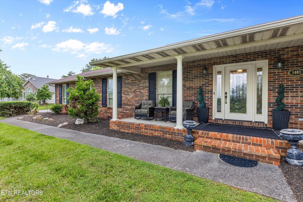 Photo of 1403 Lincolnshire Drive, Maryville, TN 37803 (MLS # 1322989)