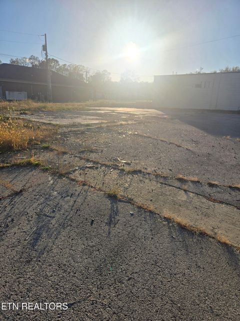 Tiny photo for 840 Main St, Wartburg, TN 37887 (MLS # 1319559)