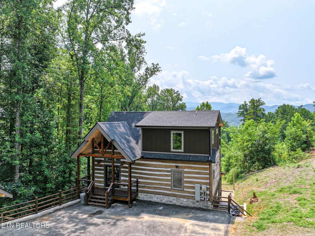 Photo of 626 Jess Field Rd, Gatlinburg, TN 37738 (MLS # 1350646)