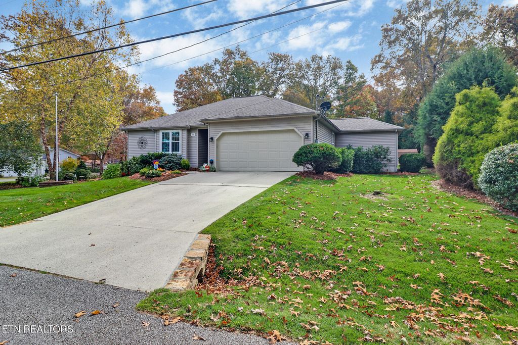 Photo of 150 Dovenshire Drive, Crossville, TN 38558 (MLS # 1337331)