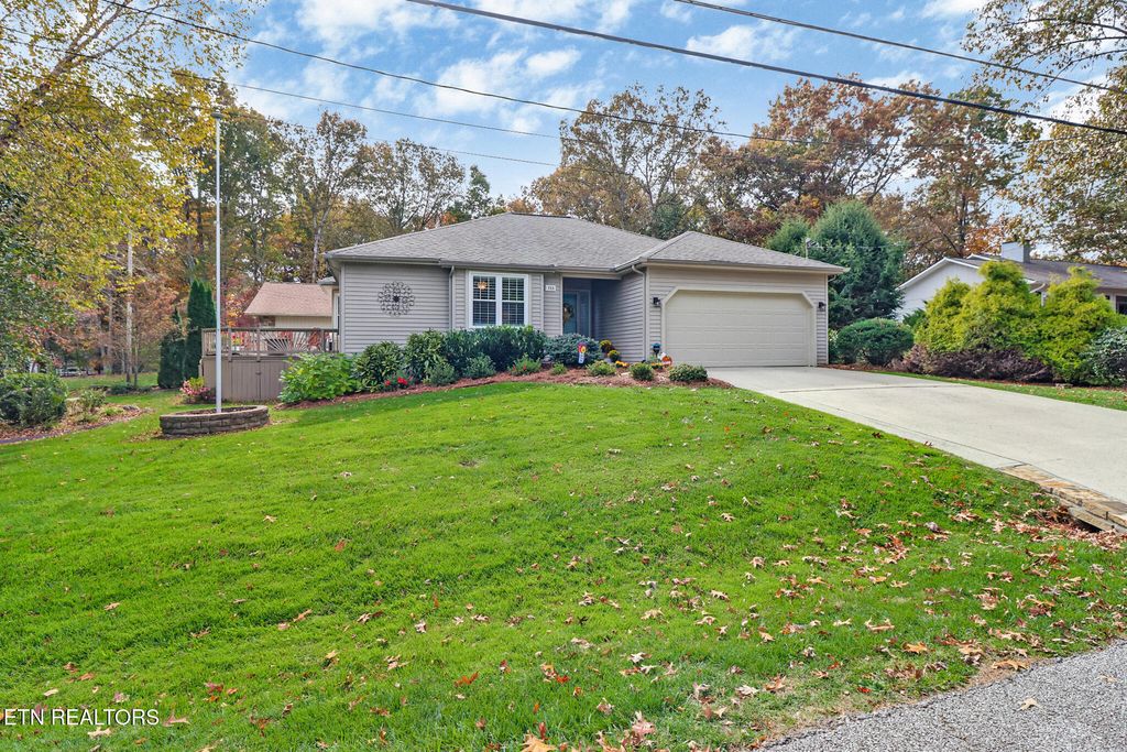 Photo of 150 Dovenshire Drive, Crossville, TN 38558 (MLS # 1337331)