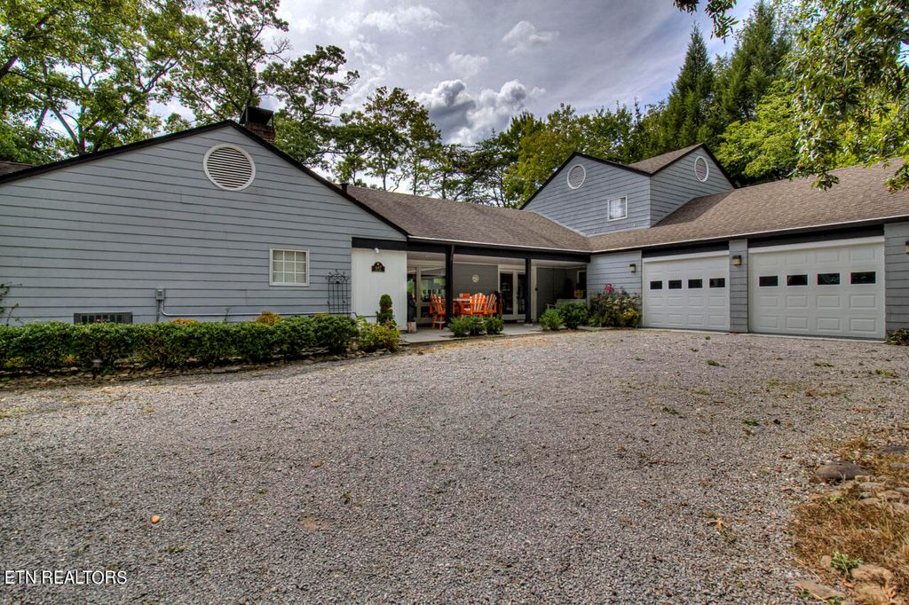 Photo of 647 Forest Drive, Pigeon Forge, TN 37863 (MLS # 1267286)