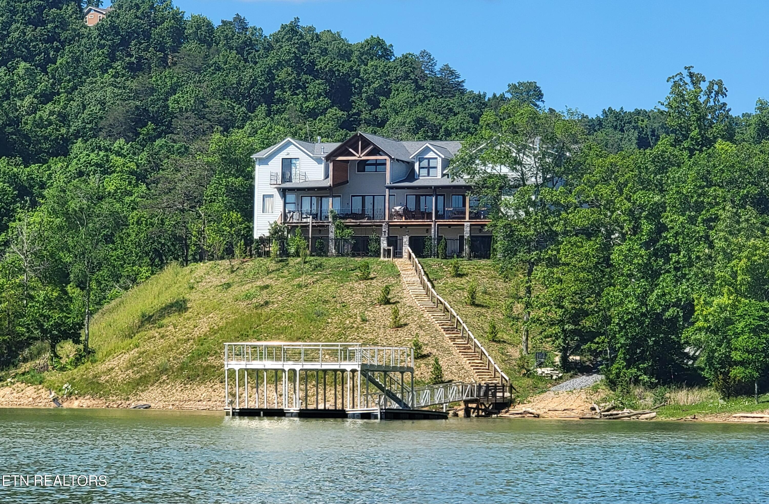2114 Stoneview Drive