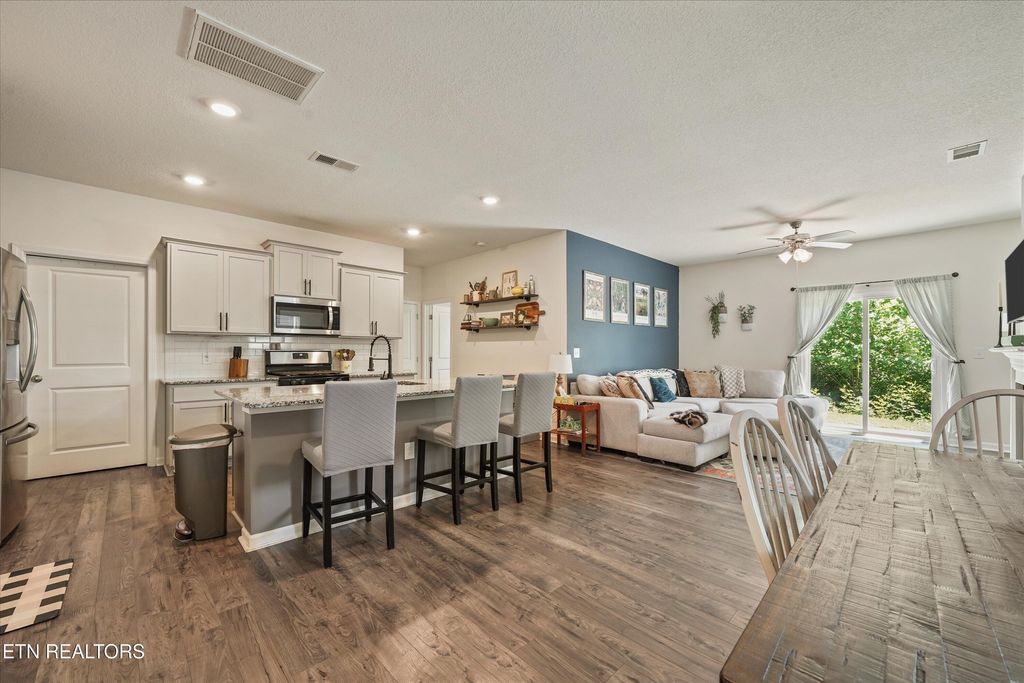 Photo of 124 Harbour Pointe Lane, Oak Ridge, TN 37830 (MLS # 1343607)
