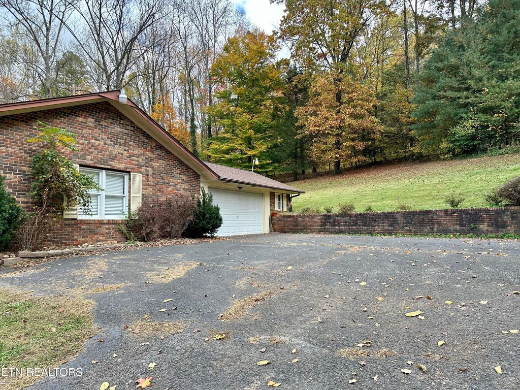 Photo of 514 Poplar Creek Rd, Oliver Springs, TN 37840 (MLS # 1281140)