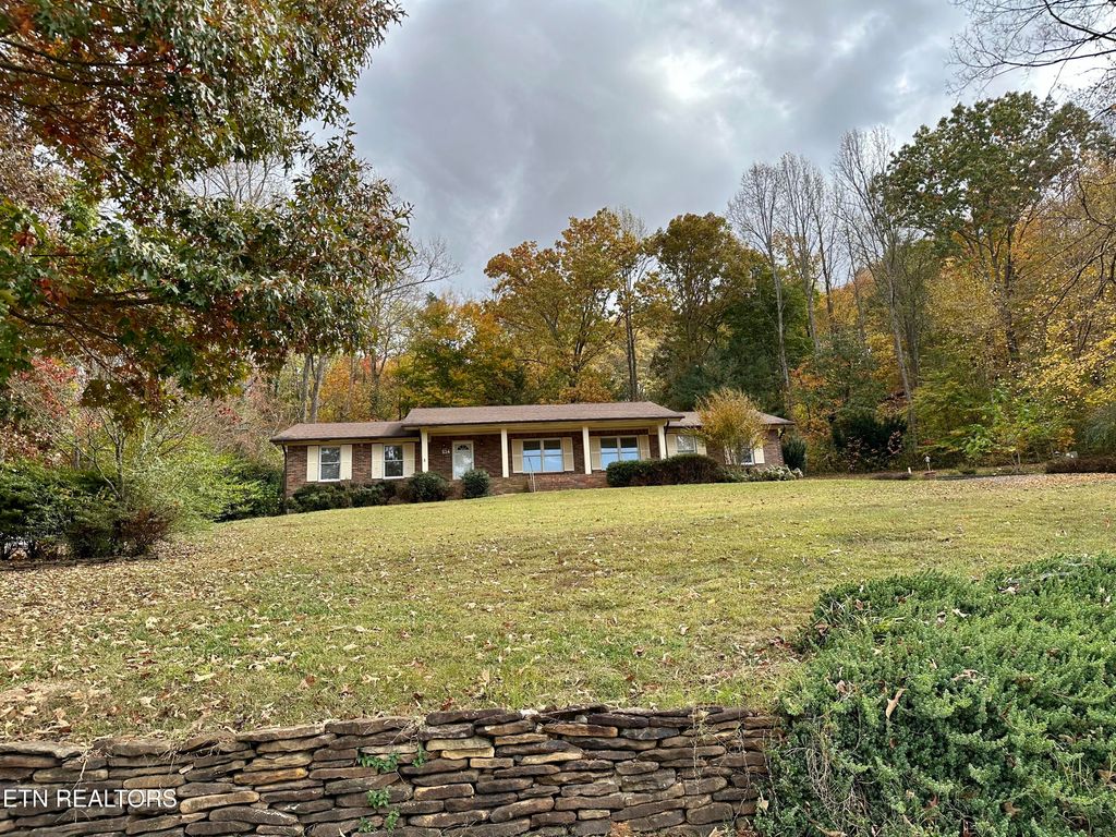 Photo of 514 Poplar Creek Rd, Oliver Springs, TN 37840 (MLS # 1281140)