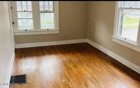 Tiny photo for 605 Gill Avenue Ave, Knoxville, TN 37917 (MLS # 1287625)