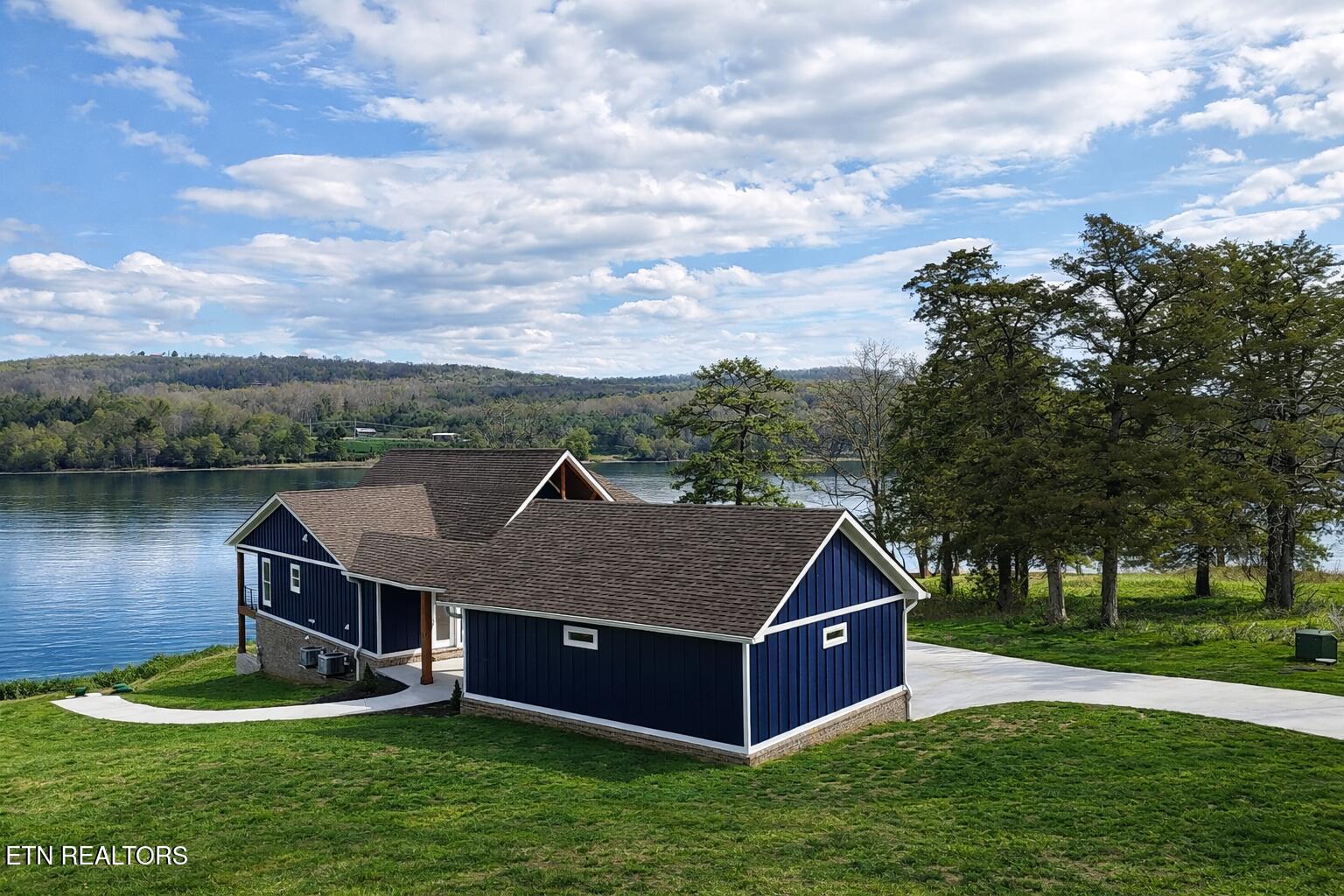 127 Waterfront Knoll