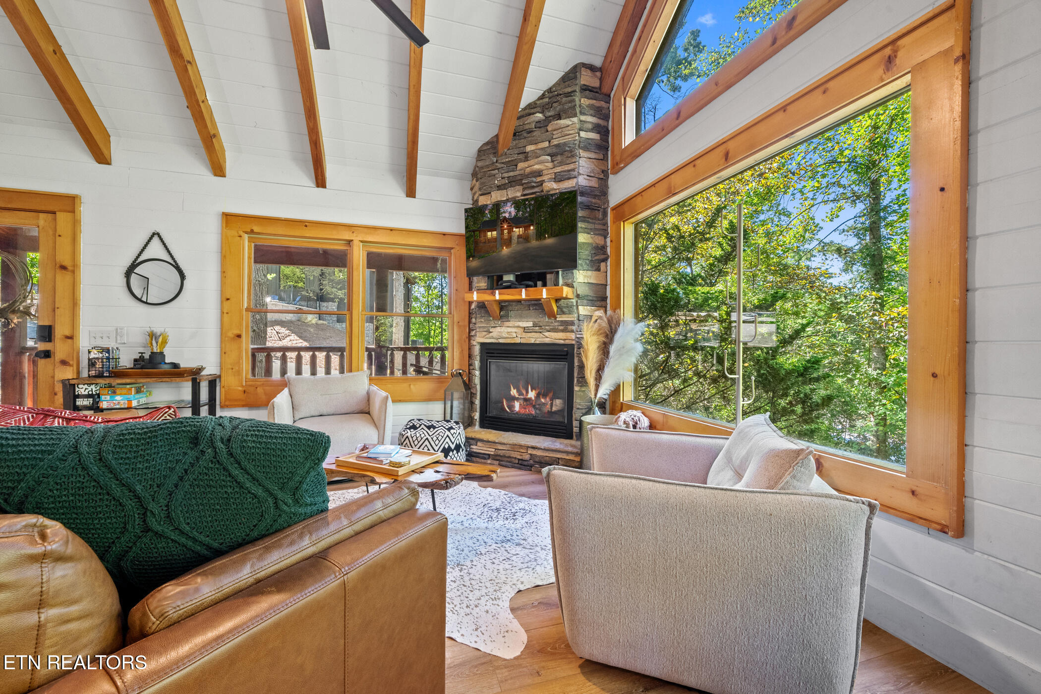2116 Double Oaks Way