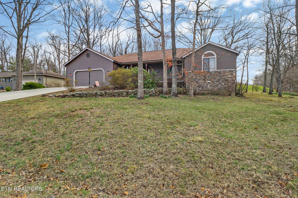 Photo of 31 Kingsboro Lane, Crossville, TN 38558 (MLS # 1331694)