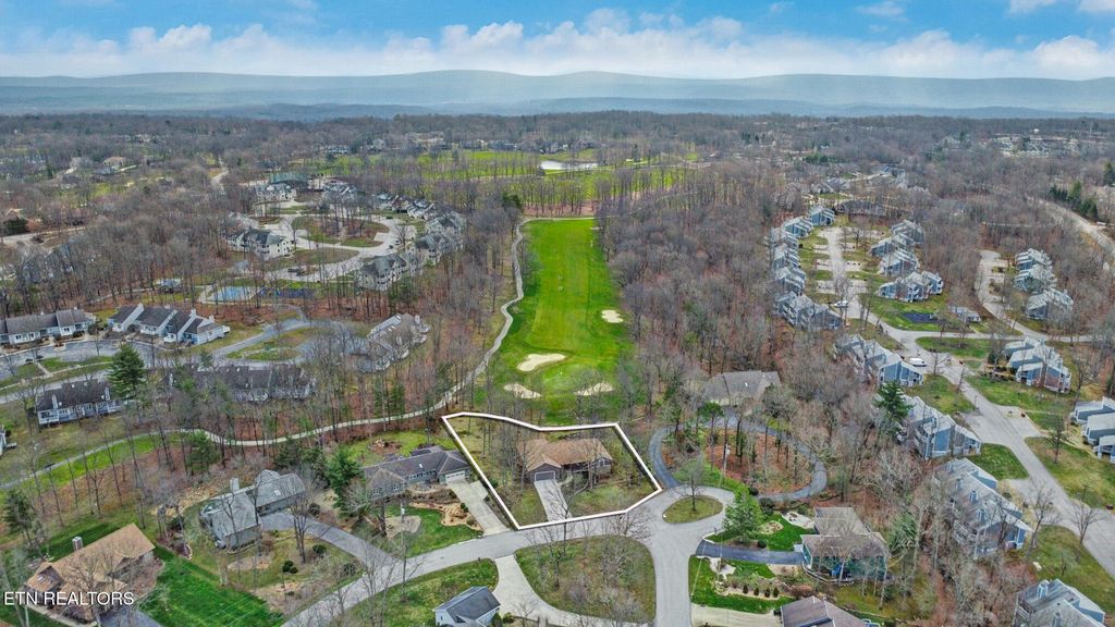 Photo of 31 Kingsboro Lane, Crossville, TN 38558 (MLS # 1331694)